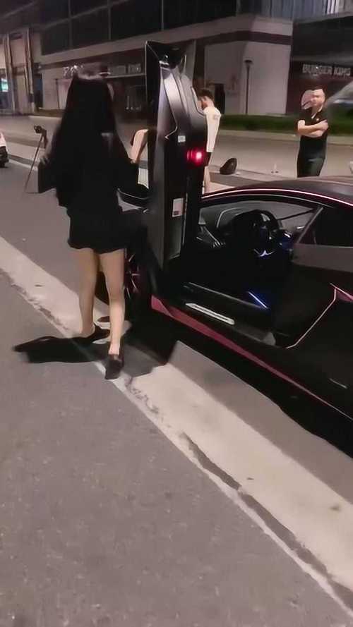 高跟美女开兰博基尼(高跟美女开兰博基尼图片)-图1 高跟美女开兰博基尼(高跟美女开兰博基尼图片)-图1