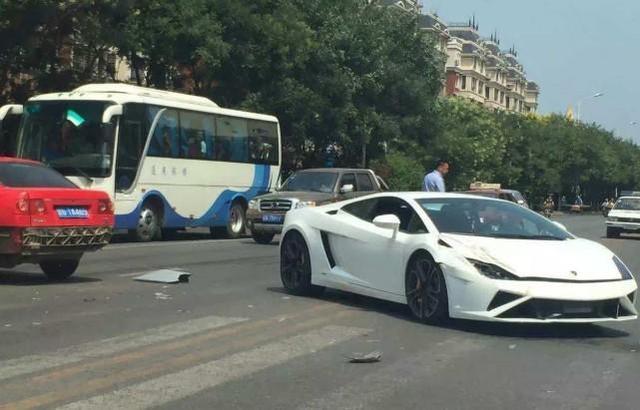 天佑兰博基尼车祸现场（天佑豪车）