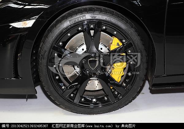 兰博基尼轮胎怎么下(兰博基尼大牛轮胎拆卸视频)-图3 兰博基尼轮胎怎么下(兰博基尼大牛轮胎拆卸视频)-图3